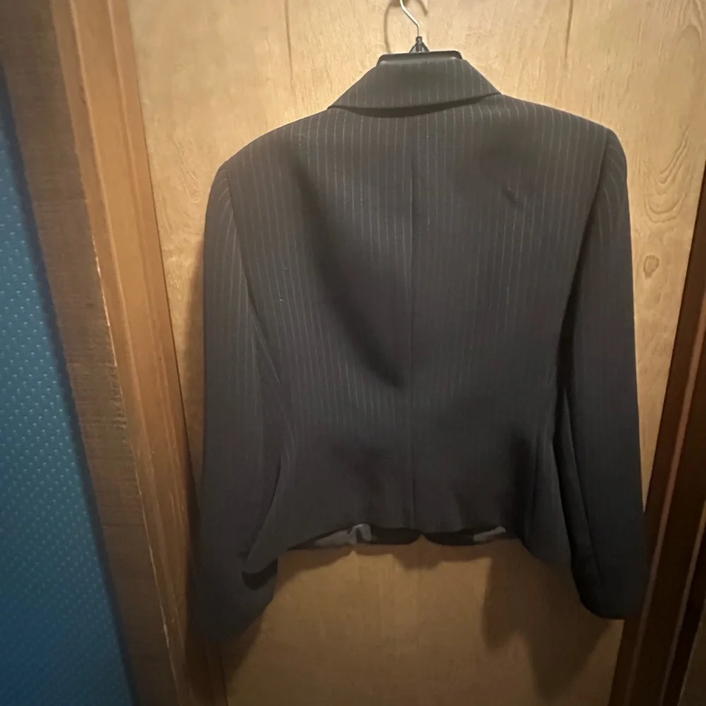 Tahari Elegant Brown Pinstripe Blazer and Skirt Set 16P - Picture 8 of 16